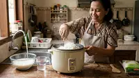 8 Cara Memasak Nasi agar Tidak Keras Meski Pakai Rice Cooker Lama di Rumah, Jangan Asal Masak