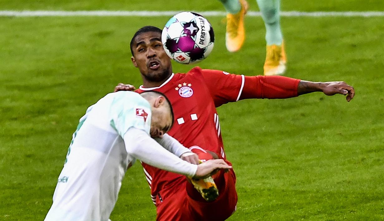 Douglas Costa. Gelandang serang ini kalah bersaing dengan tiga pemain lainnya termasuk Cristiano Ronaldo. Akhirnya ia dipinjamkan ke klub lamanya Bayern Munich mulai 5 Oktober 2020 hingga akhir musim ini. (AFP/Lukas Barth/Pool)