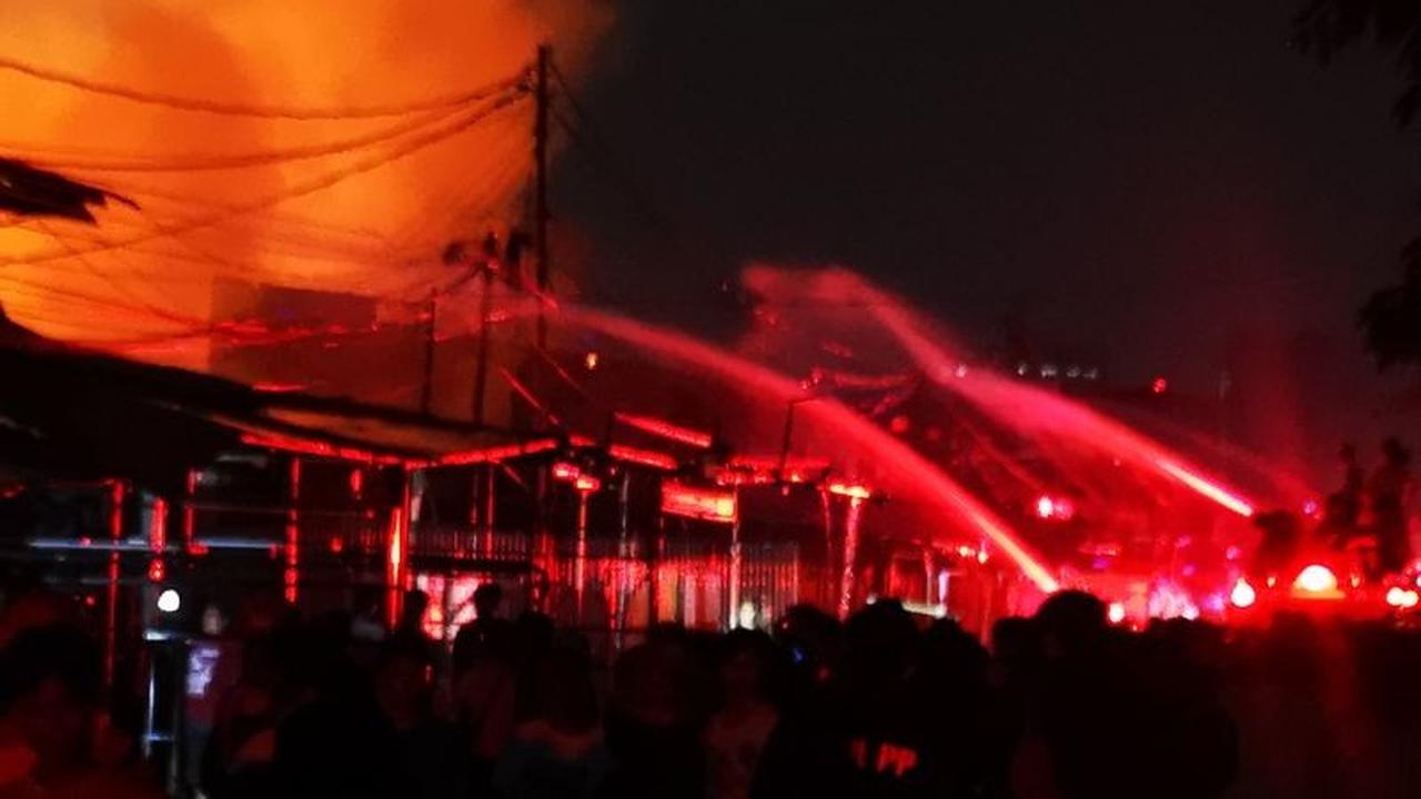 Polisi Kerahkan 200 Personel Bantu Evakuasi Korban Kebakaran Kemayoran