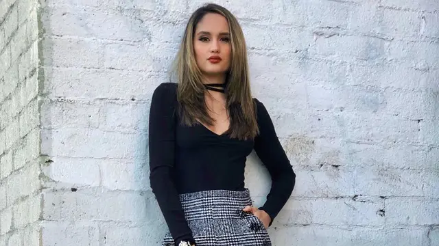 [Bintang] Cinta Laura