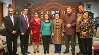 Presiden Kelima RI Megawati Soekarnoputri menerima mantan Presiden Filipina Gloria Macapagal Arroyo di kediamannya di Teuku Umar, Menteng, Jakarta Pusat, Jumat (15/9/2023). (Foto: Dokumentasi PDIP).