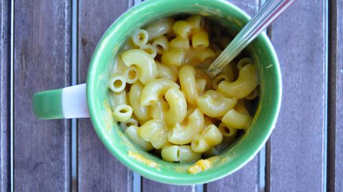 [Bintang] Makaroni Telur Keju, Olahan Pasta Lezat dalam Gelas Mug