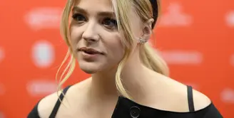 Chloe Grace Moretz sepertinya lelah dengan dirinya yang selalu diseret oleh netizen pada hubungan baru Brooklyn Beckham. (ANGELA WEISS  AFP)