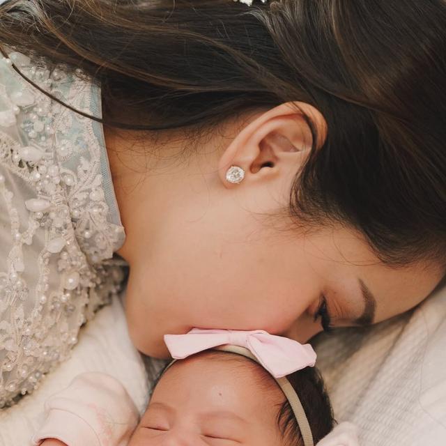 Keluarga Raffi Ahmad dan Nagita Slavina Diduga Adopsi Anak Perempuan, Perhatian Rafathar dan Rayyanza Tuai Sorotan