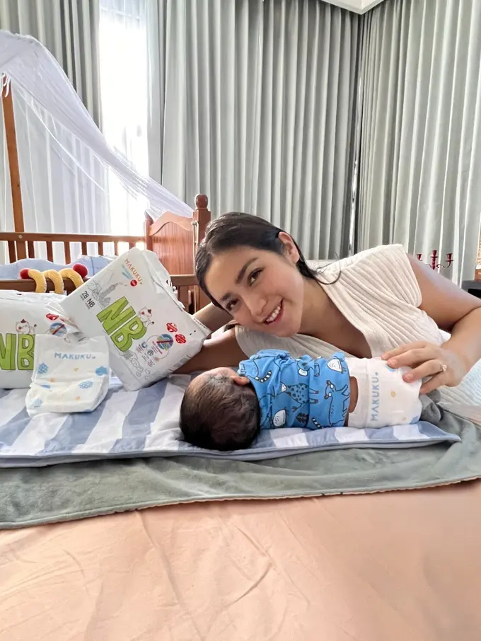 Potret Jessica Iskandar Gendong Anak ke-2