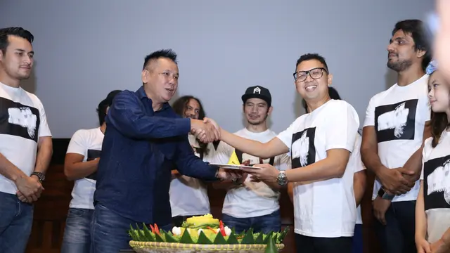 [Bintang] Rembulan Tenggelam di Wajahmu