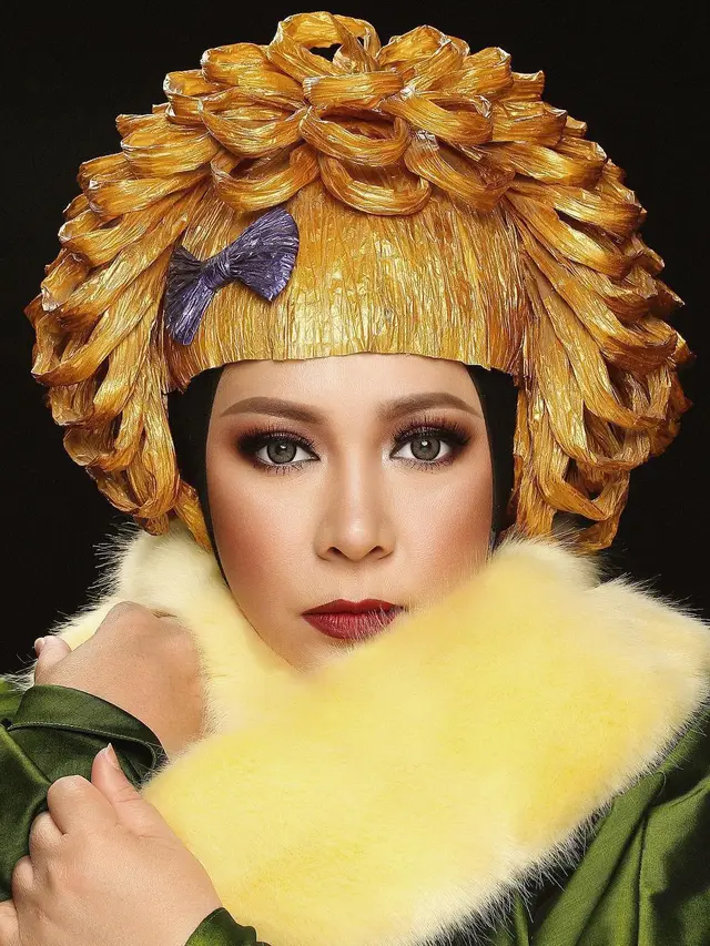 Fashion Item Melly Goeslaw dari Bahan Tak Biasa (sumber: Instagram.com/melly_goeslaw)