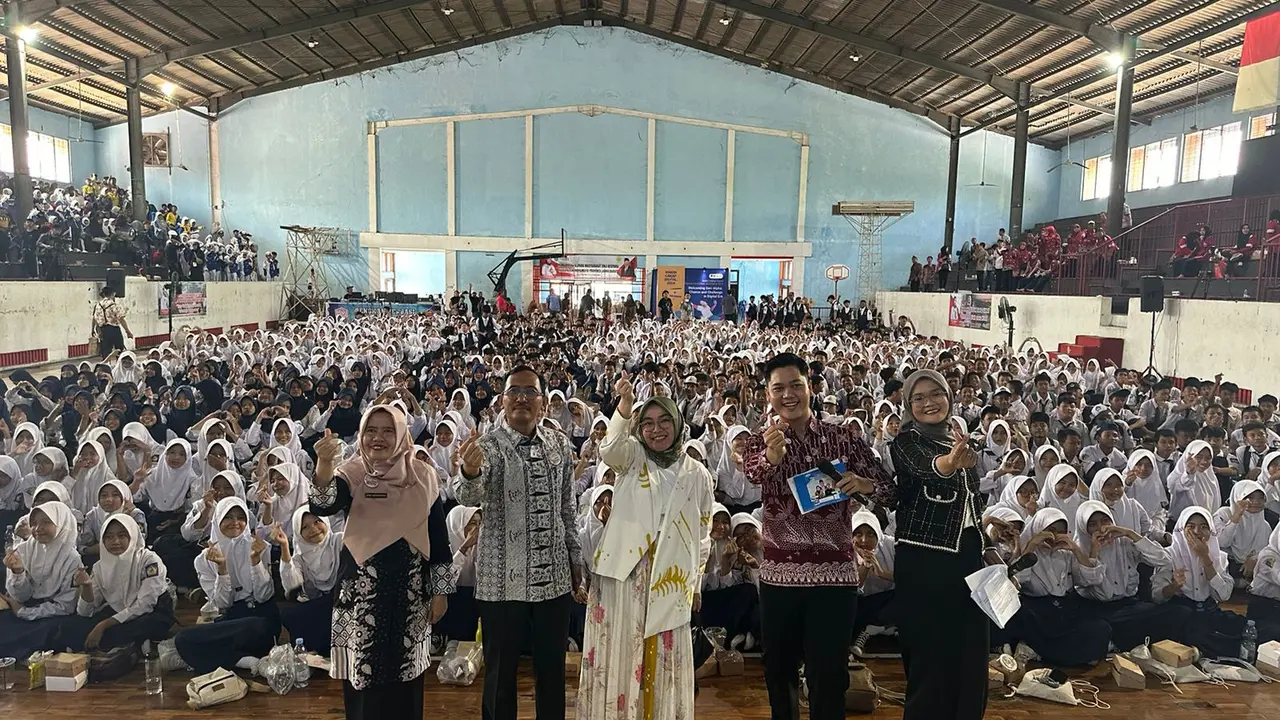 Kementerian Komunikasi dan Informatika RI (Kemenkominfo) berkolaborasi dengan Pemerintah Kabupaten Indramayu, Jawa Barat melaksanakan talkshow Literasi Digital Sektor Pendidikan.