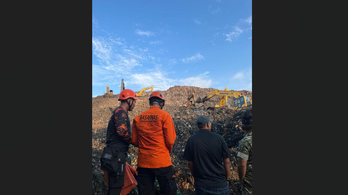 Longsor Gunung Sampah di TPST Bantargebang Tewaskan 3 Orang, Termasuk Sopir Truk