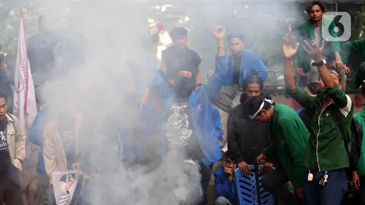Indonesia Gelap, BEM SI Berunjuk Rasa di Patung Kuda Jakarta