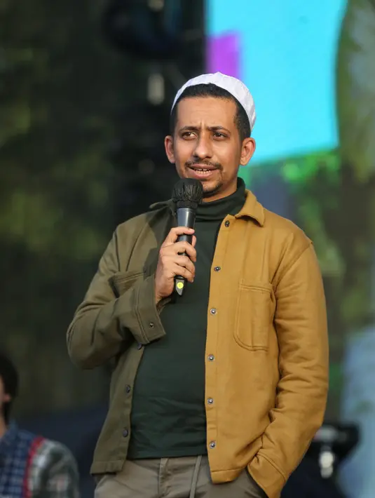 Di momen tersebut, Habib juga mengatakam masyarakat sering kali mengingat Tuhan di saat terpuruk. Padahal seharusnya di mana pun dan kapan pun harus mengingat Allah.