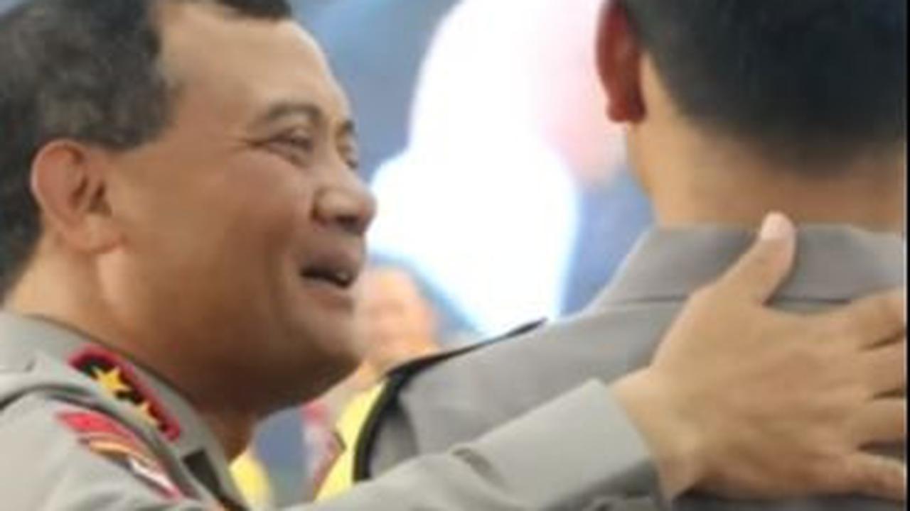 "Tapi kamu dipegang Kapolda belum pernah?" tanya Luthfi. <br>"Belum," singkatnya.<br>