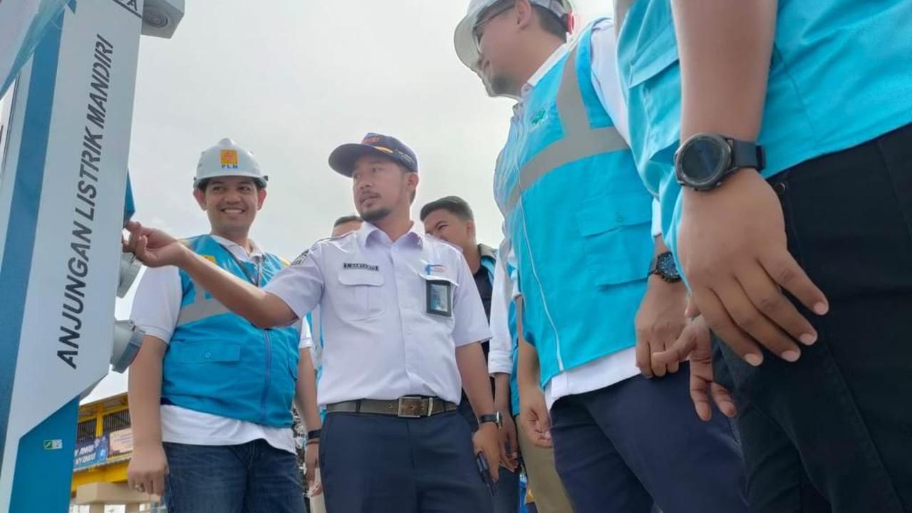 PT PLN (Persero) membangun Anjungan Listrik Mandiri (ALMA) dengan daya 23.000 VA untuk mendukung pelaku usaha di Pelabuhan Balohan Sabang, Aceh. (Dok PLN)