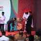 Wakil Presiden Ma'ruf Amin didampingi Ketua Dewan Komisioner OJK Wimboh Santoso yang meresmikan langsung pendirian Bank Wakaf Mikro (BWM) Pondok Pesantren Muhammadiyah Sabilil Muttaqien di Metro Lampung, Kamis (23/12/2021).