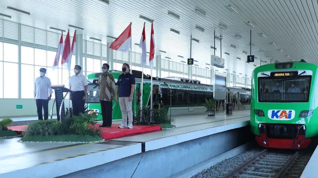 Kereta Api Bandara Yogyakarta International Airport atau KA Bandara YIA sudah mulai beroperasi pada hari ini, Jumat 27 Agustus 2021.