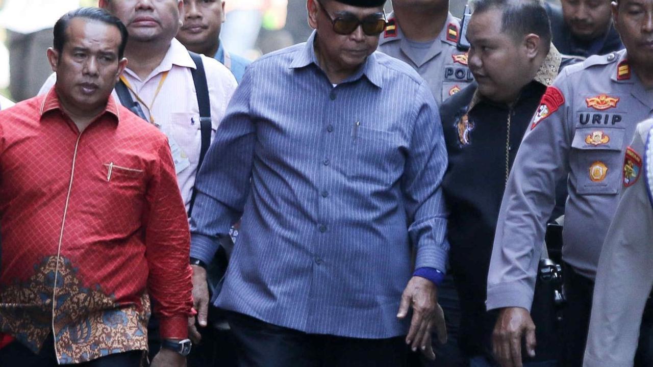 Pimpinan Pondok Pesantren Al Zaytun  Pondok Pesantren Al Zaytun Panji Gumilang memenuhi panggilan polisi terkait kasus penistaan agama.

Panji tiba di Gedung Bareskrim Polri, Jakarta, Selasa (1/8/2023) pukul 13.23 Wib.