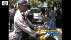Seorang wanita ditemukan tewas di dalam mobil yang terparkir di depan kantor BPJS Kediri. Saat ditemukan, korban berlumuran darah.
