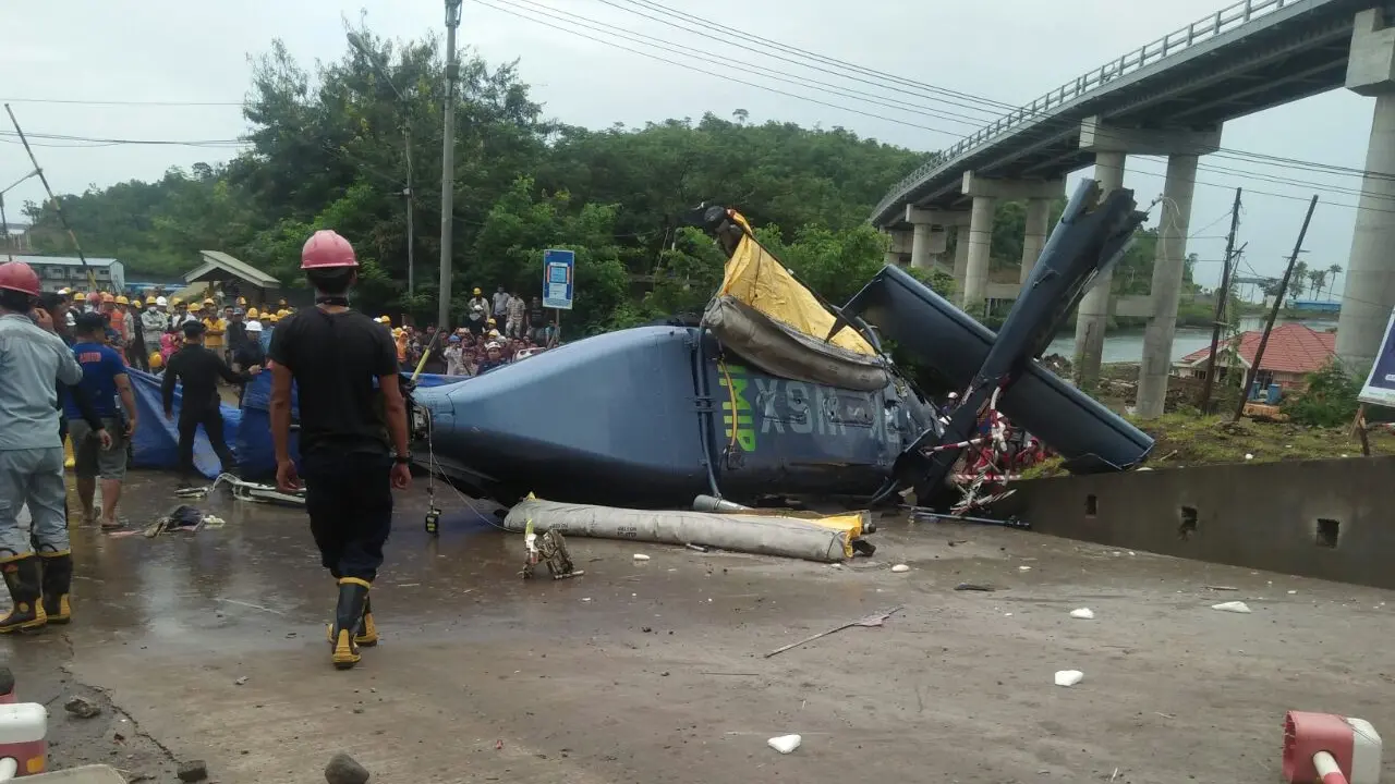 Helikopter jatuh di area tambang di Desa Fatufia, Bahodopi, Morowali, Sulawesi Tengah