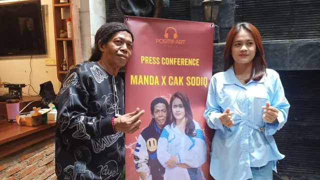 Sodiq Monata dan Manda.