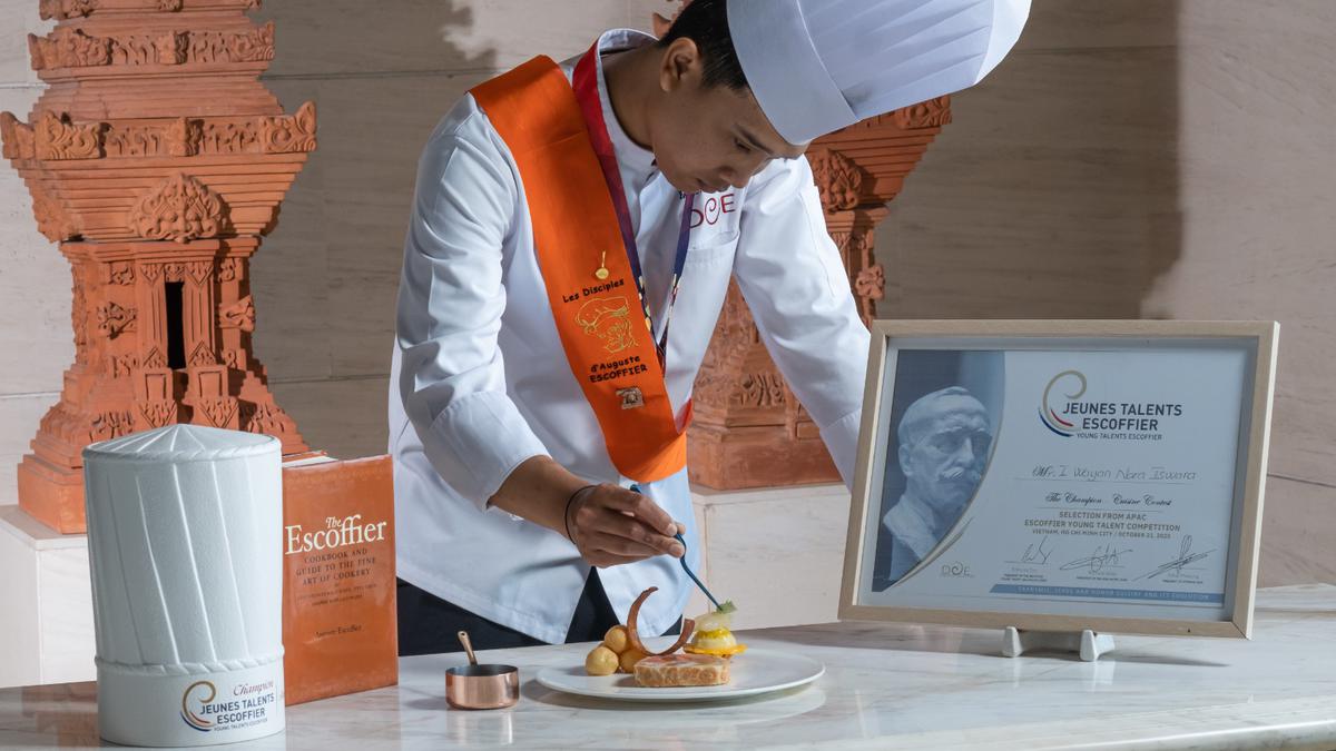 Chef Nara Iswara Harumkan Nama Indonesia, Jadi Juara Young Talents Escoffier Asia Pacific 2025