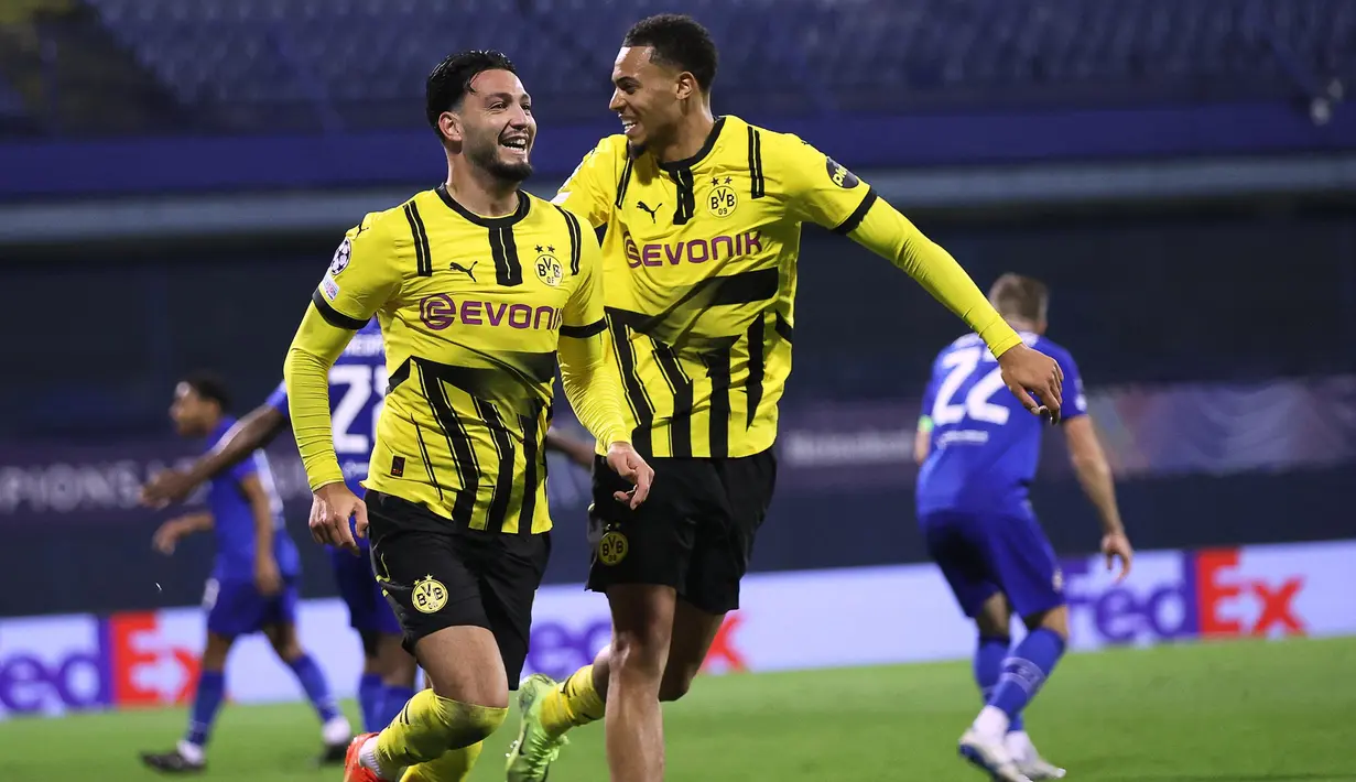 Memasuki babak kedua, Die Borussen tampil konsisten dalam melalui penguasaan bola. Pada menit ke-56, sundulan Ramy Bensebaini menggandakan keunggulan Borussia Dortmund atas Dinamo Zagreb. (Damir SENCAR/AFP)