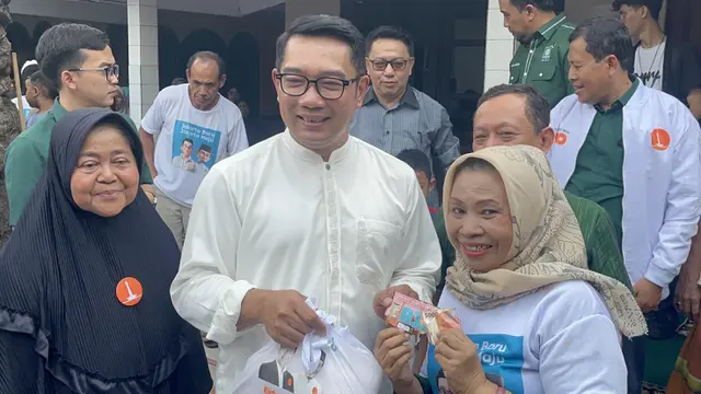 Calon Gubernur (Cagub) Jakarta nomor urut 1 Ridwan Kamil (RK), blusukan di Pendongkelan, Pulo Gadung, Jakarta Timur.