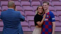 Wanita Ayu yang Memberi Sinyal Frenkie De Jong Bakal ke Manchester United : Awas Jaga Mata Lho Ya