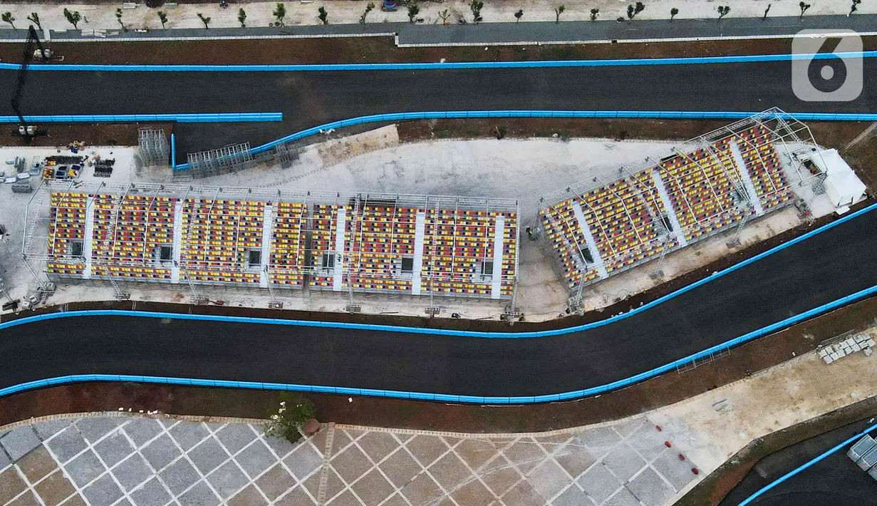 Foto udara memperlihatkan Jakarta International E-Prix Circuit di kawasan Ancol, Jakarta, Selasa (17/5/2022). Federation Internationale de Automobile (FIA) Formula E Jakarta E-Prix menyatakan ajang balap mobil listrik pada 4 Juni mendatang diharapkan mampu memberi kontribusi positif terhadap kebangkitan ekonomi pascapandemi COVID-19 yang bakal dirasakan pelaku usaha dan masyarakat melalui Jakarta E-Prix. (Liputan6.com/Herman Zakharia)