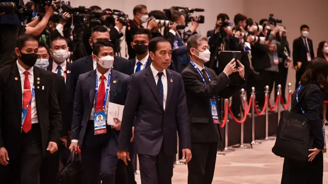 Menteri Koordinator Bidang Perekonomian Airlangga Hartarto kembali mendampingi Presiden Joko Widodo menghadiri Pertemuan Tingkat Tinggi APEC tahun ini pada 18-19 November 2022 di Bangkok. (Foto: Biro Pers Sekretariat Presiden)