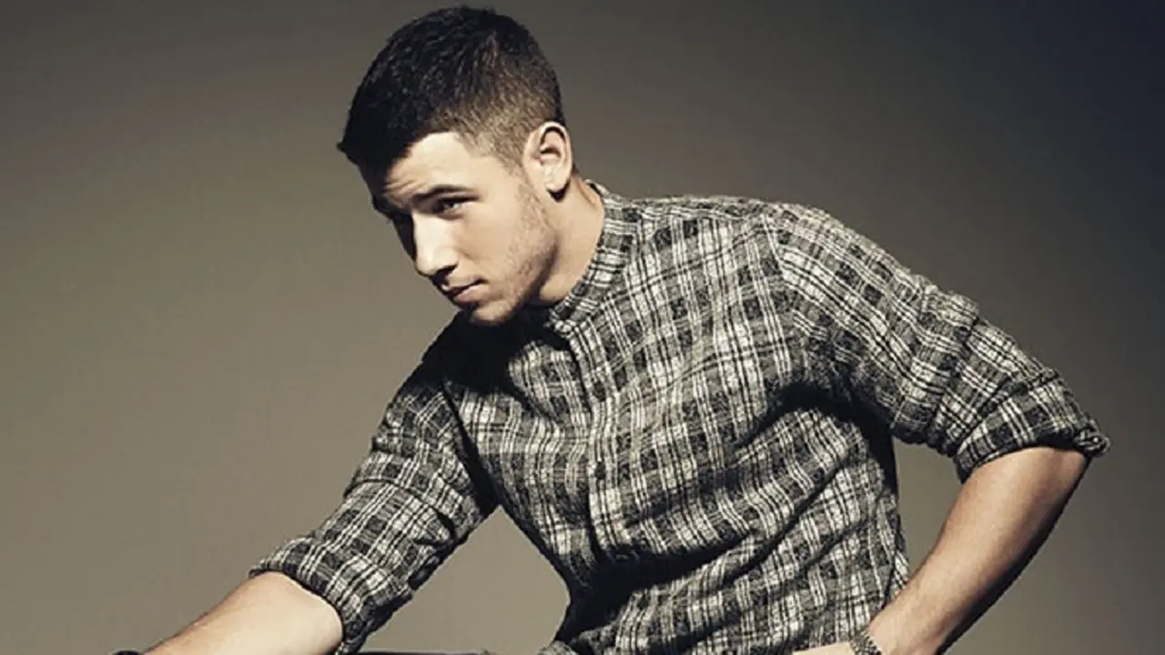 Nick Jonas Bermesraan dengan Istri Seorang Bankir