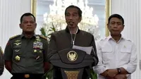 Menjawab rasa penasaran netizen soal merk jaket bomber yang dipakai Jokowi. Apa sih merknya? (via: istimewa)