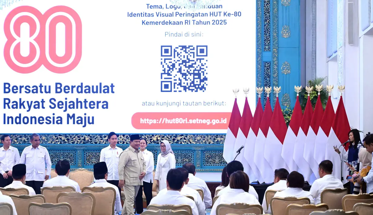 Presiden Prabowo Subianto (keempat kiri) usai mengumumkan logo Hari Peringatan Kemerdekaan ke-80 RI di Istana Negara, Kompleks Istana Kepresidenan, Jakarta Pusat, Rabu (23/7/2025). (Foto: Biro Pers Sekretariat Presiden)