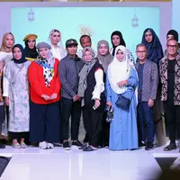 Parade fashion show memperlihatkan deretan koleksi desainer yang colorful. (Sumber foto: Daniel Kampua/Bintang.com)