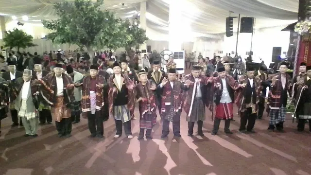 [Bintang] Pesta Adat Kahiyang dan Bobby