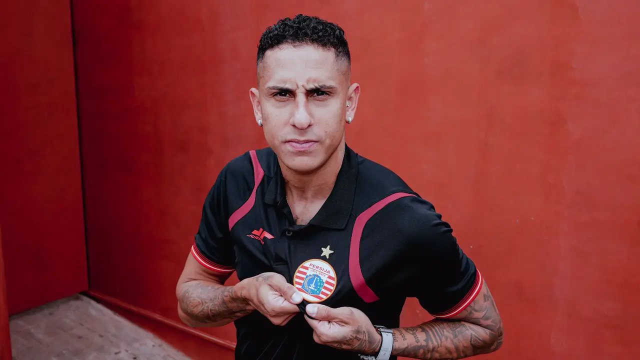 Foto: Persija Kenalkan Pemain Baru di Blok M, Bruno Tubarao Siap Beraksi di BRI Super League