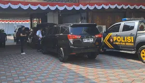 Tiga Koper Dibawa KPK dari Kantor Bupati Sukoharjo