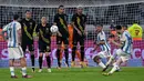 Rekor itu tercipta setelah Argentina membantai Curacao pada laga persahabatan. Argentina menang 7-0. (JUAN MABROMATA / AFP)