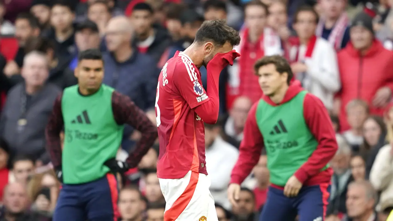 Foto: Detik-detik Bruno Fernandes Diusir Wasit Hingga Tinggalkan Lapangan, Awal Mula Petaka Setan Merah