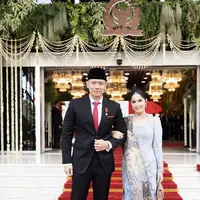 Annisa Yodhoyono menjadi sorotan dengan penampilannya yang selalu totalitas di ragam kesempatan, terutama saat dampingi AHY bertugas. [Foto: Instagram/ Annisa Yudhoyono]