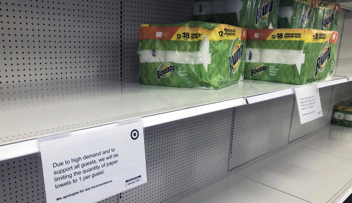 Jumlah Paper towel yang dapat dibeli pelanggan tercantum di Target Store, 17 November 2020, di Bloomington, negara bagian Minnesota, AS. Lonjakan kasus COVID-19 di AS membuat orang kembali ke toko untuk menimbun lagi, meninggalkan rak kosong dan memaksa pengecer membatasi pembelian. (AP/Jim Mone)