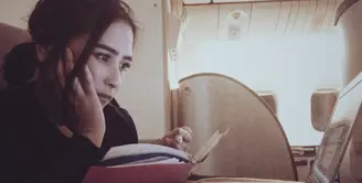 Prilly Latuconsina dan Maxime Bouttier diketahui sudah tiga bulan resmi menjadi sepasang kekasih. Meski begitu, sampai sekarang Prilly belum juga mengunggah foto-fotonya bareng pacar di media sosial. Ada apa ya? (Instagram/prillylatuconsina96)