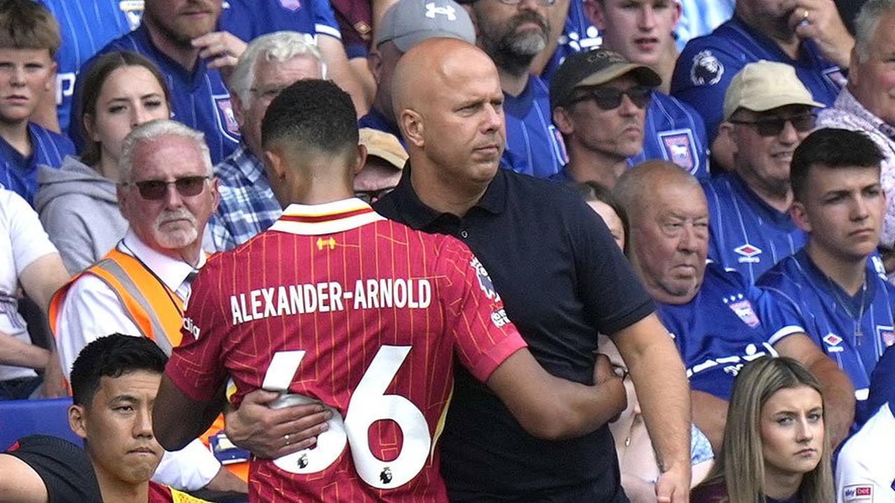 Arne Slot Menarik Trent Alexander-Arnold sebagai Pengganti Ngambeknya Lawan Brentford, Berikut Alasannya.