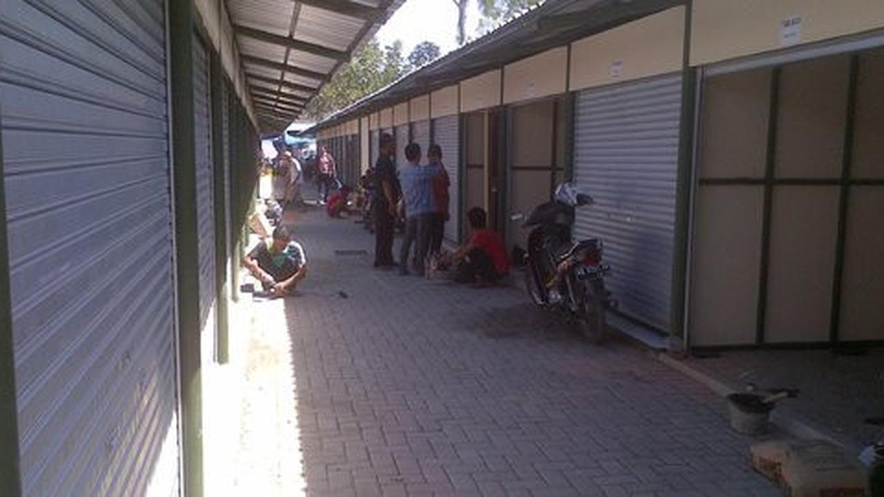 Pasar darurat Klewer sepi, Pemkot Solo ancam cabut SHP pedagang