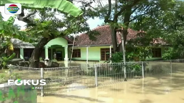 Akibat intensitas hujan yang tinggi, permukiman warga di sejumlah daerah terendam banjir.