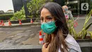 Windy juga didalami perihal perusahaan rekaman Athena Jaya Production. Windy mengaku mengenal Hasbi saat ada kegiatan di perusahaan rekaman tersebut. (Liputan6.com/Faizal Fanani)