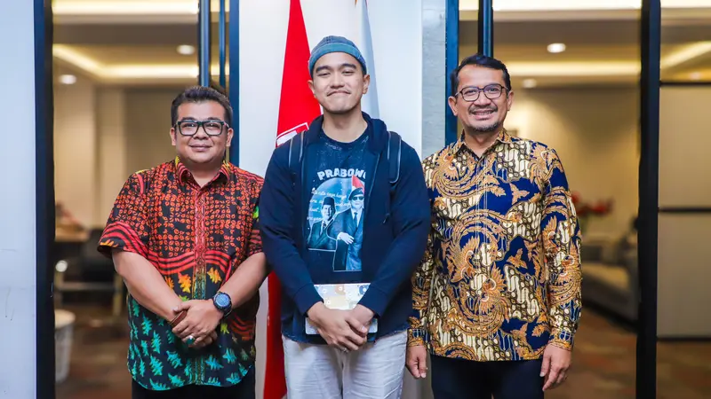 Ketua Umum PSI Kaesang Pangarep, Jurkam bakal calon Helmi Budiman-Yudi Nugraha Lasminingrat (YNL), dalam perhelatan Pemilihan Kepala Daerah (Pilkada) Garut 2024. (Liputan6.com/Jayadi Supriadin)