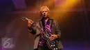 Personil Air Supply, Graham Russell saat menggelar konser "40th Anniversary" di Jakarta, Jumat (3/3). (Liputan6.com/Herman Zakharia)