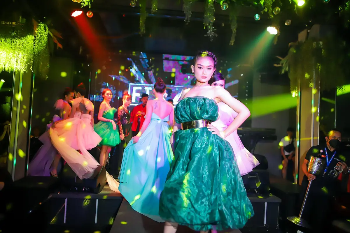 Parade Cocktail Dress dengan Desain Playful Layaknya Peri, Cocok untuk Pesta di Akhir Pandemi