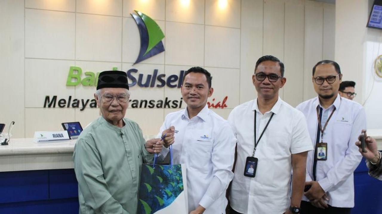 Komisaris TASPEN Tinjau Langsung Penyaluran THR Pensiunan di Makassar, Pastikan Lancar
