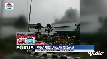 Plaza Kalibata, Jakarta Selatan, kebakaran saat waktu berbuka puasa pada Minggu (19/5).